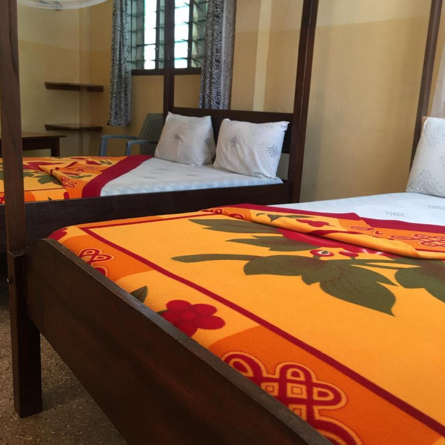 Diani Travellers Guest House อูกันดา ภายนอก รูปภาพ