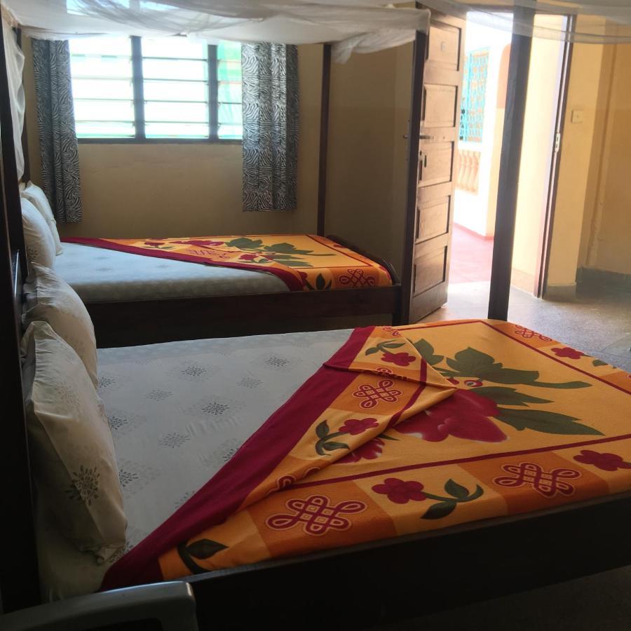 Diani Travellers Guest House อูกันดา ภายนอก รูปภาพ