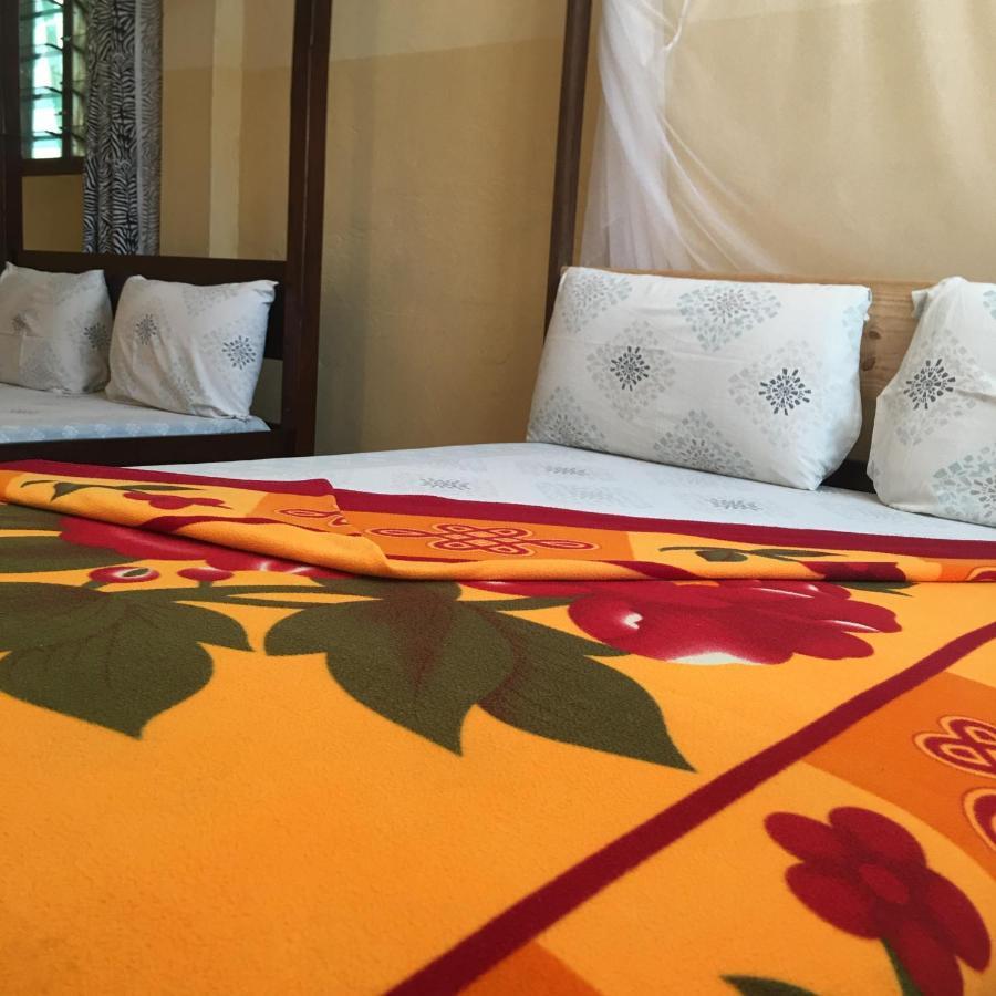 Diani Travellers Guest House อูกันดา ภายนอก รูปภาพ